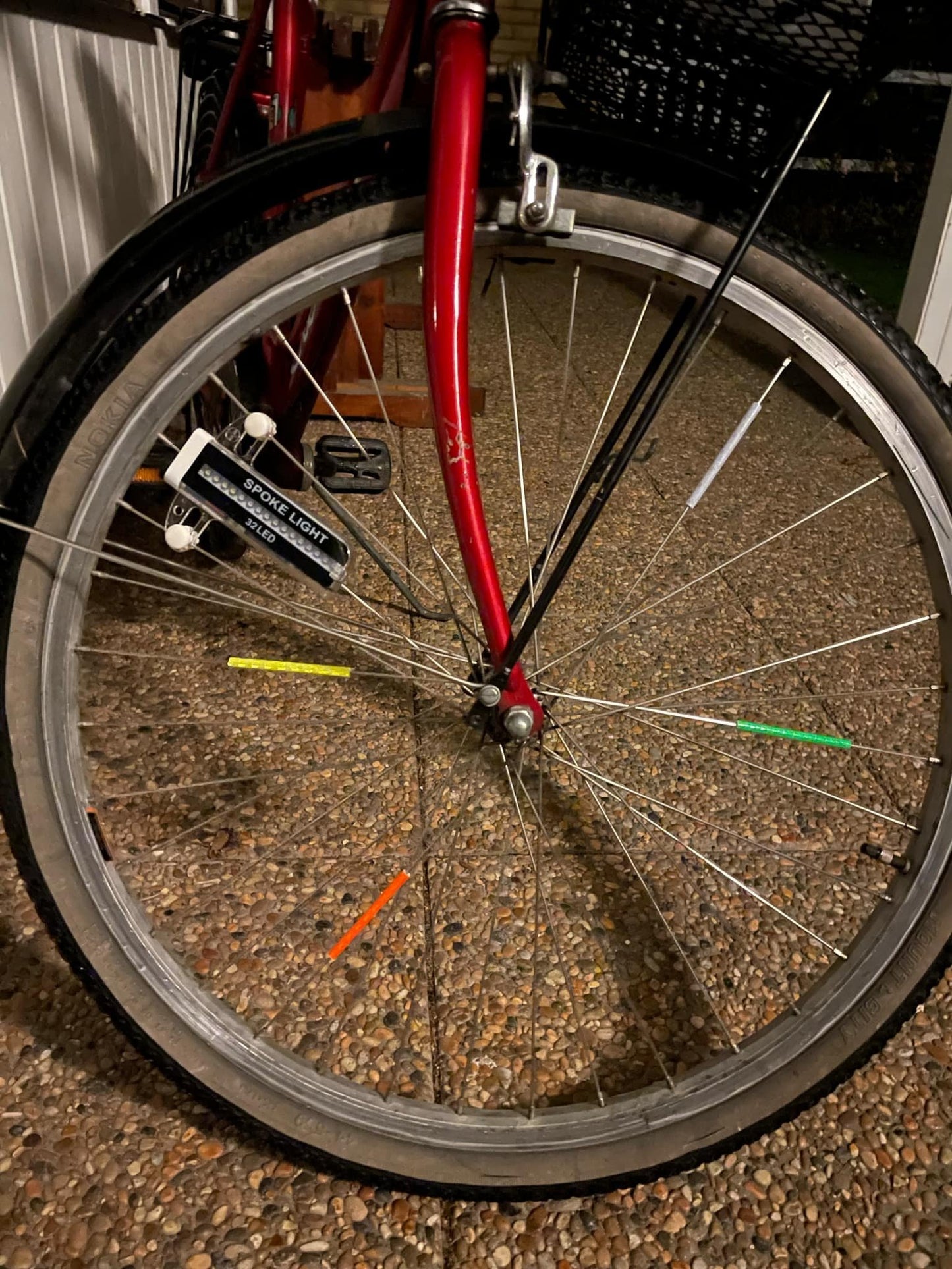 Cykel reflektorer i 6 olika färger - Kläm fast på hjulets ekrar - Ökad säkerhet