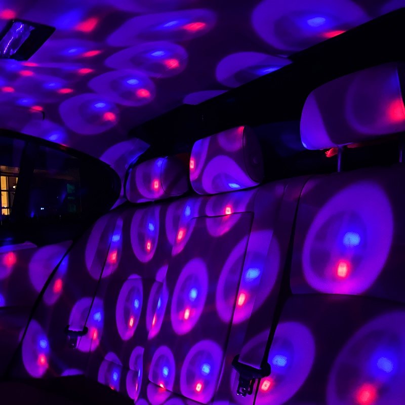 Röstkontrollerad LED Mini Discolampa Y35 - Stämningsfullt Pulserande Flerfärgat Ljus
